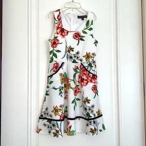 Super Cute White Floral Dress With Pockets